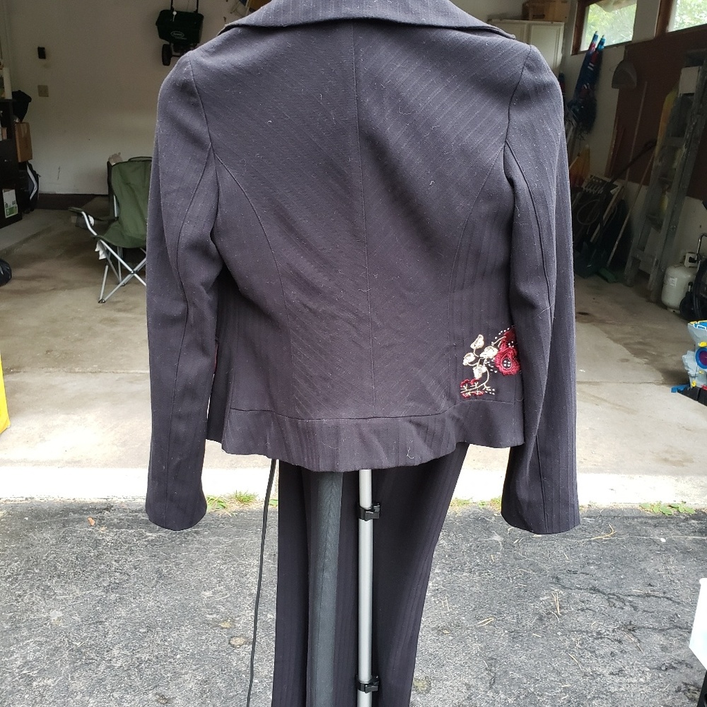 Pants suit